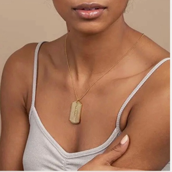 Uncommon James! “Mommy” Dog Tag Inspired Gold Necklace NWT! - Picture 2 of 8